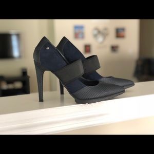 Simply Vera. Vera wang heels. Blue and black. SZ9